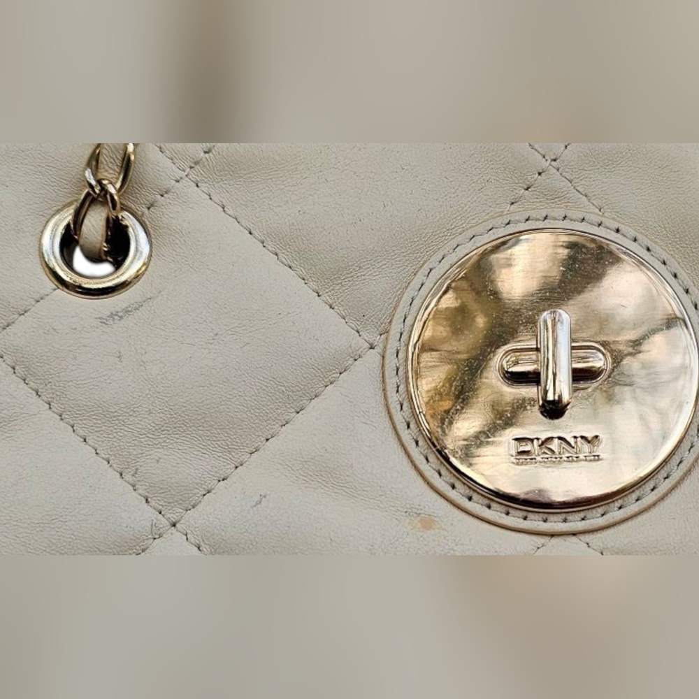 DKNY Creamy Quilted Crossbody/Shoulder Bag. Versatile Neutral Transitional - Picture 8 of 9